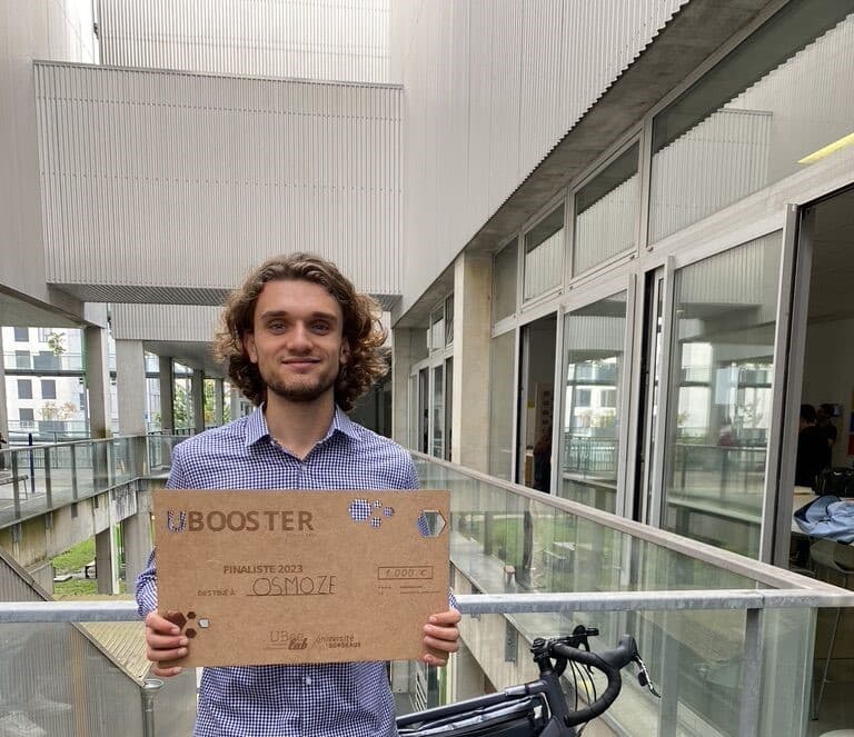 Baptiste Lemaitre holding a finalist sign from the Booster competition