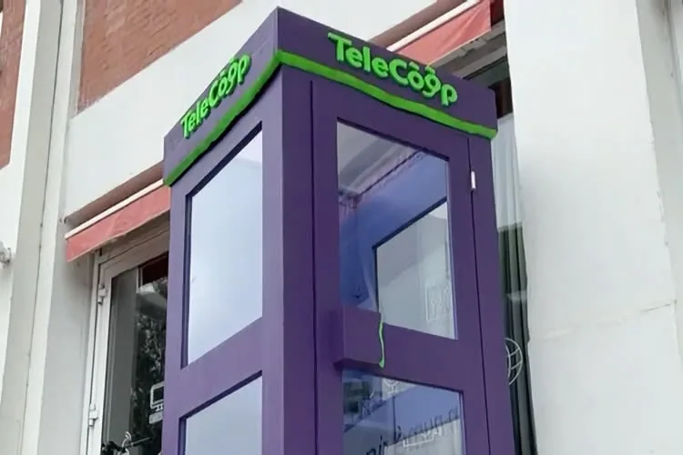 Purple phone booth in TeleCoop colors